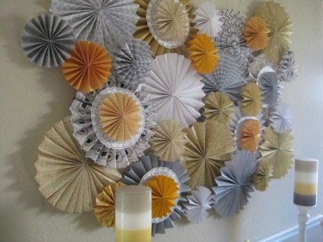 I love creative DIY projects!! I'm going to this for Christmas decor! :) Paper Rosette Backdrop, Gray Backdrop, Kerajinan Diy, Pinwheels Paper, Wedding Decorating, Paper Rosettes, Party Projects, How To Hang, Paper Fans