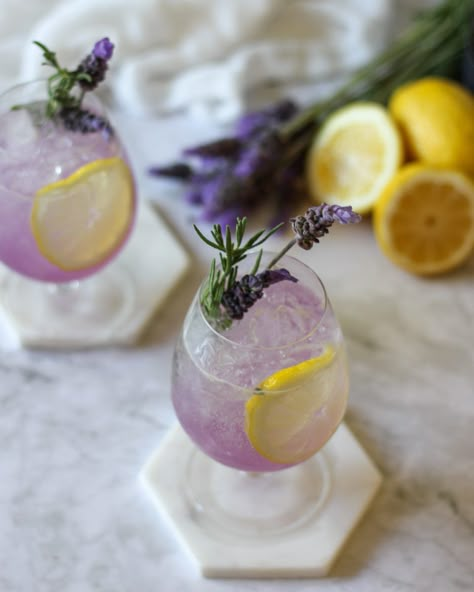 Gin Lemonade, Lavender Gin, Lavender Drink, Gin And Lemonade, Tonic Cocktails, Garden Cocktail, Basic Cocktails, Spiked Lemonade, Lavender Cocktail