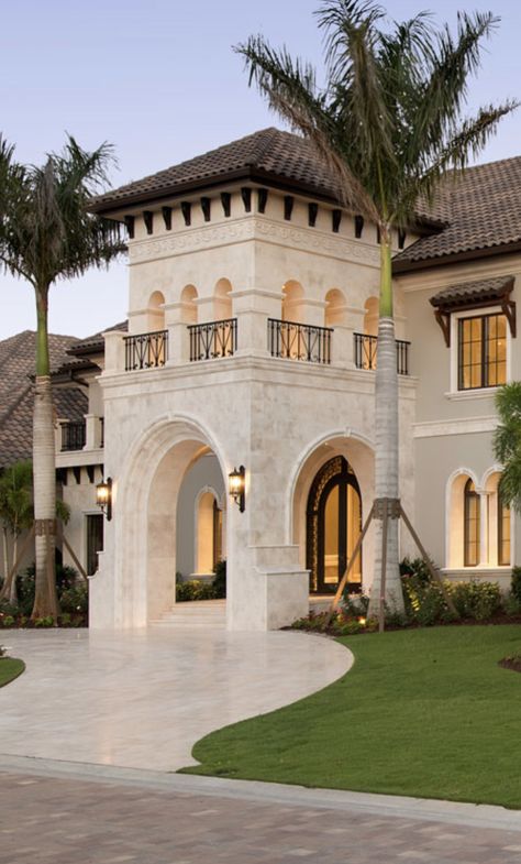 Medetterian House, House Design Coastal, Florida House Exterior, Mediterranean House Exterior, Inviting Home Decor, Mediterranean House Design, Mediterranean Homes Exterior, Diy Easter Decor, Mediterranean Mansion