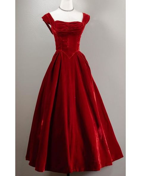 The_Romantiquary on Instagram 1950s Party Dress, Basque Waist Dress, 1950s Formal Dress, 1950s Ball Gown, Velvet Ball Gown, 50s Prom Dresses, Ceil Chapman, Structured Skirt, 50s Prom