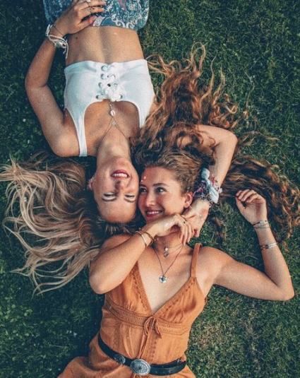 Pictures Ideas Best Friends, Best Friend Pictures Ideas, Friend Pictures Ideas, Best Friends Photo Shoot, Friends Photo Shoot, Best Friend Fotos, Bff Pics, Sisters Photoshoot Poses, Sister Photography