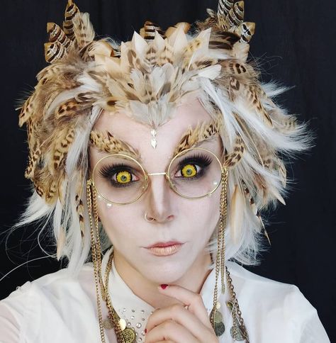 All credit to @misstwisted on Instagram Owl Face Paint, Owl Cosplay, Owl Makeup, 5e Monsters, Owl Witch, Bird Makeup, Owl Costume, Owl Girl, Bird People