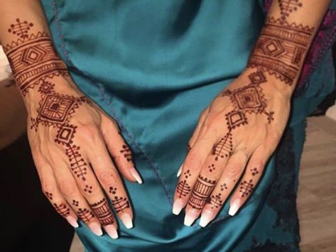 Algerian Henna Designs, Algerian Henna, Henna Inspo, Traditional Henna, Henna Tattoo Hand, Latest Simple Mehndi Designs, Simple Mehndi Designs, Bridal Henna, Mehendi Designs