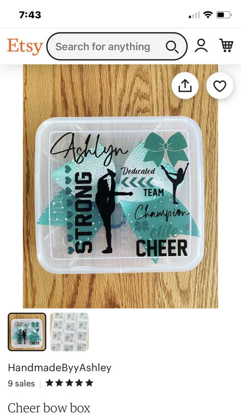 Cheer Organization Ideas, Cute Cheer Gifts, Cheerleading Crafts, Cheer Gear, Cheer Bag, Bow Organizer, Cheerleading Gifts, Snack Gift, Cheer Gifts