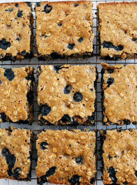 Blueberry Oatmeal Breakfast Bars - Eat Yourself Skinny Blueberry Oatmeal Breakfast Bars, Downshiftology Recipes, Breakfast Bars Recipe, Oatmeal Breakfast Bars, Breakfast Goodies, Blueberry Breakfast, Blueberry Oatmeal, Oat Bars, Oatmeal Bars