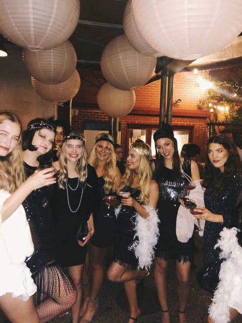 1920 Bday Party, The Great Gatsby Women Outfits, The Great Gatsby Theme Party Outfits, Gatsby Birthday Party Outfit, 20s Outfits Women Party, 20s Fashion Party, Gatsby Themed Party Outfit Women, Hollywood Outfit Ideas Party Women, Charleston Theme Party