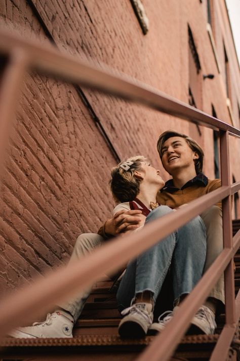 Alley Photoshoot Couple, Stair Photoshoot Couple, Couple Photo On Stairs, Couples On Stairs Photography, Couple Photoshoot On Stairs, Couples Street Photoshoot, Photo Shoot On Stairs, Family Staircase Photoshoot, Couples Photoshoot Stairs