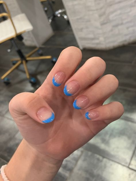 Cute Nail Tips Short, Blue Tip Nails Short, Gel X Nails Short Round, Nails Acrylic Cute Short, Preppy Blue French Tip Nails, Acrylic Summer Nails Trendy, Dip Nails For The Beach, Preppy French Tip Nails Short, Back To School Nail Ideas Short