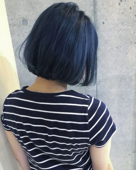 Short Blue Hair, Navy Hair, Blue Ombre Hair, Cortes De Cabello, Dark Blue Hair, Highlight Color, Short Grunge Hair, Hair Color Streaks, Hair Streaks