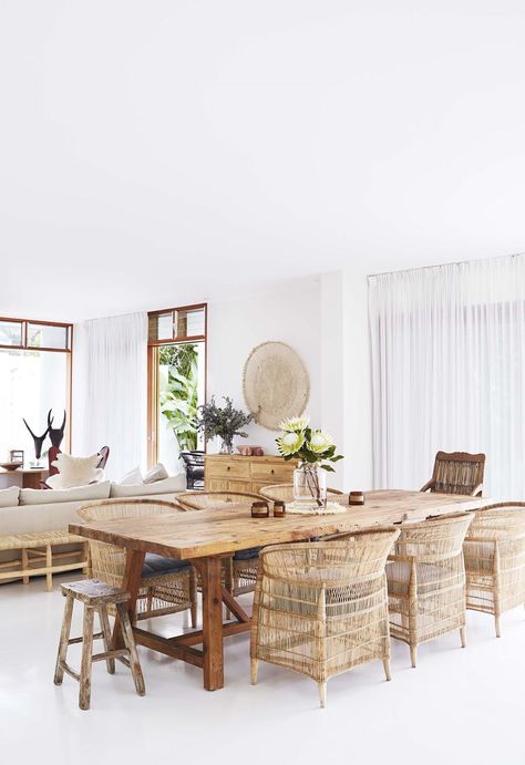 Deco Boheme Chic, Open Plan Living Room, Wicker Chairs, White Floors, Dining Room Inspiration, Wicker Furniture, Open Plan Living, Farmhouse Table, Byron Bay