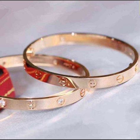 High Quality Designer Fashion Love Bangle With Screwdriver - No Stones - Rose Gold Beautiful Bangle For Men And Women In Rose Gold. Dust Bag Included. 17 Cm Or 6.69 Inches In Diameter. Feel Free To Message Me With Any Questions Or Additional Photos Cartier Bracelet Rose Gold, Braslet For Women's, Rose Gold Bracelet For Women, White Crystal Bracelet, Silver Braided Bracelet, Bangle For Men, Bear Drawings, Prayer Bead Bracelet, Love Bangle