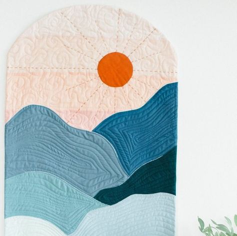 Justine on Instagram: "This beautiful wall hanging from @alderwoodstudio has me longing for a trip to the Blue Ridge Mountains! If you want to learn to make this improv pieced quilt, Amber has a new course to show you how! And we have kits for preorder if you love these colors as much as we do! 🧡⁠ ⁠ I hope for the kits to ship in the next week or so (just waiting on one more color that I had to restock). It will include 11 fat quarters of @artgalleryfabrics Pure Solids.⁠ ⁠ Head to @alderwoodstudio for more details and the link to sign up for the class! ⁠ ⁠ #landscapequilt #alderwoodstudiopatterns #quiltkit #wallhangingquilt #wallhanging #improvquilt #improvcurves #improvquilting #greatheronthreadco #fatquarterbundle #AGFpuresolids #artgalleryfabrics" Wall Quilts Hanging, Wall Hanging Quilt, Quilted Wall Hanging, Art Quilts Inspiration, Mountain Landscape Quilt, Mountain Quilt, Quilt Wall Hanging, Quilt Pattern Mountains, Mountain Range Quilt Pattern