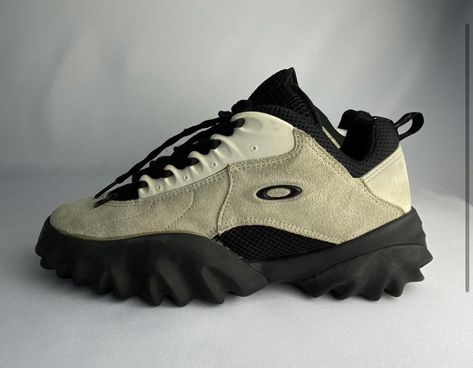 Oakley Chop Saw, Oakley Shoes, Chop Saw, Techwear Fashion, Yantai, Pretty Shoes Sneakers, Concept Clothing, Dad Shoes, Hype Shoes