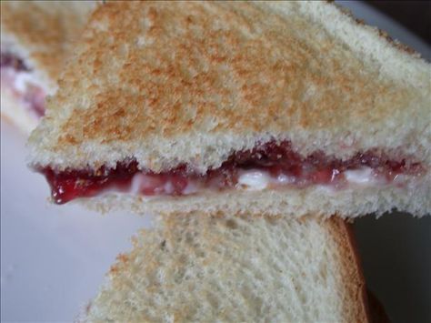 strawberry jam and cream cheese sandwhich for preschool snack? cut heart shape out of top bread to make for Valentine's Day?? Cream Cheese And Jelly, Cream Cheese Sandwich, Cream Cheese Sandwiches, Low Sugar Jam, Jam Sandwich, Jelly Sandwich, Preschool Snacks, Whats For Lunch, Holiday Snacks