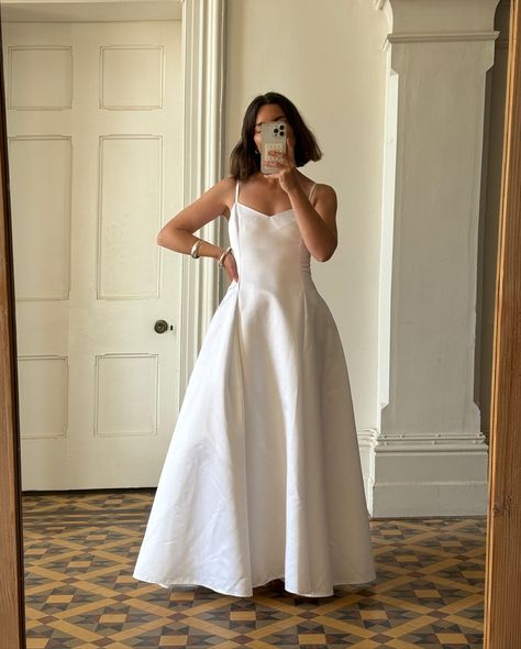 9 rare and unique vintage wedding dresses landing tonight 👀 — Early access for subscribers #vintagebridal #vintage #vintageweddingdresses Balletcore Wedding, Slinky Wedding Dress, Pleated Wedding Dress, 90s Wedding Dress, 90s Wedding, Pleated Wedding Dresses, Classic Bride, Classic Brides, Vintage Bridal