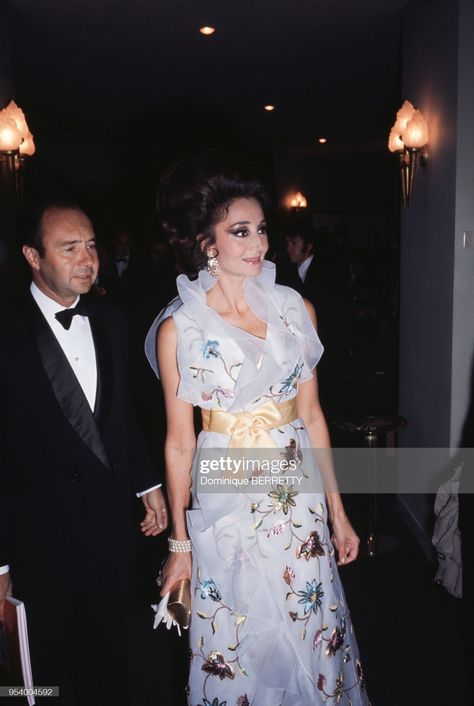 News Photo : La comtesse Jacqueline de Ribes à l'anniversaire... Jacqueline De Ribes, Soft Dramatic, Diana Vreeland, Elegant Girl, High Society, Fashion People, Vintage Elegant, 60s Fashion, Vintage Glamour