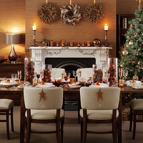 Christmas dining room with copper accessories | Dining room decorating | Ideal Home | Housetohome.co.uk Dinner Table Design, Tabletop Christmas Decor, Christmas Dining Room Decor, Christmas Dining Room, Dining Room Sideboard, Christmas Tabletop Decor, Christmas Dinner Table, Christmas Table Centerpieces, Dinner Room