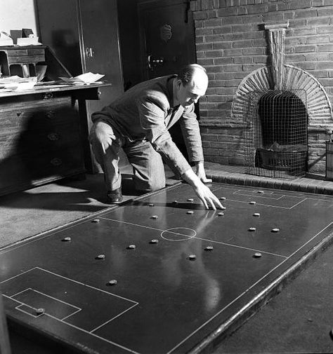 @oldfootballphotos on Instagram: “Wolves manager Stan Cullis working out tactics in 1949. #wolves #wolverhampton #football #fussball #soccer #futbol #oldfootball…” Manager Football, Wolves Football, Football Tactics, Football Manager, Club World Cup, Football Pictures, Wolverhampton, Wolves, Fifa