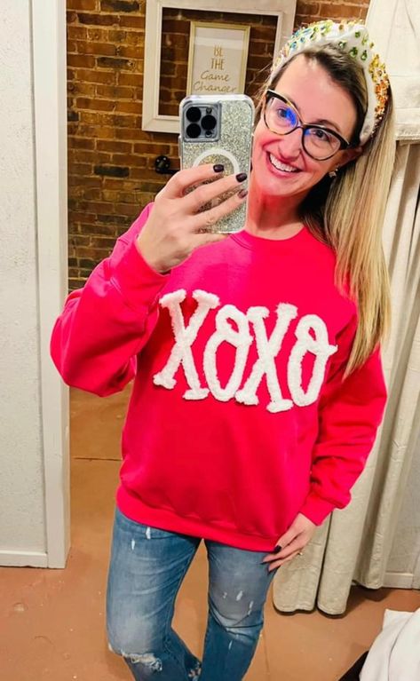 ❤️💕Embroidered Valentines Sweatshirts!💕❤️Unique and embroidered by ME! (These are our pics)! XOXO- Chenille Yarn embroidered onto a Pink Sweatshirt (pinks may vary depending on availability) Chenille Yarn Embroidery, Chenille Yarn Sweatshirt Diy, Embroidered Valentines, Chenille Sweatshirt, Valentines Sweatshirt, Diy Sweatshirt, Chenille Yarn, Girlie Style, Teacher Outfits