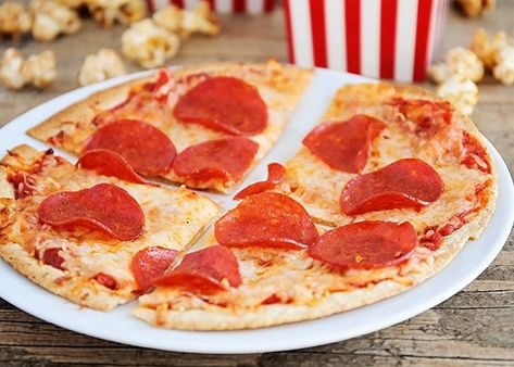 Tortilla Pizzas, Make Homemade Pizza, Family Pizza Night, Breakfast Pizza Recipe, Bacon Pizza, Homemade Flour Tortillas, French Bread Pizza, Tortilla Pizza, Bbq Chicken Pizza