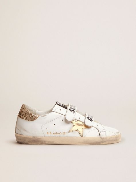 Old School Sneakers, Golden Goose Outfit, School Sneakers, Gold Glitter Heels, Golden Family, Gold Sneakers, Classy Shoes, Exclusive Sneakers, Glitter Heels