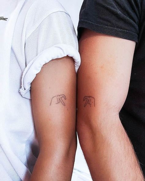 Infinity Tattoos For Couples, Cute Sister Tattoos, Infinity Couple Tattoos, Partner Tattoos, Cousin Tattoos, Matching Bff, Father Daughter Tattoos, Cute Matching Tattoos, Tattoos For Couples