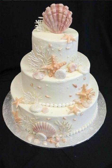 White Mermaid Cake, Buttercream Wedding Cakes, Beach Theme Wedding Cakes, Cake With White Chocolate, Ocean Cakes, Birthday Cake Decorating Ideas, Sea Cakes, Beach Cakes, Beach Wedding Cake