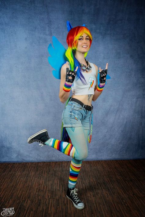 #mlp #mlpcosplay #rainbowdash #rainbowdashcosplay #mylittlepony #mylittleponyfriendshipismagic #cosplay Mlp Cosplay Rainbow Dash, Rainbow Dash Outfit Ideas, Rainbow Dash Halloween Costume, My Little Pony Cosplay, Rainbow Dash Cosplay, Rainbow Dash Costume, Mlp Cosplay, Anime Zodiac, Pretty Halloween Costumes