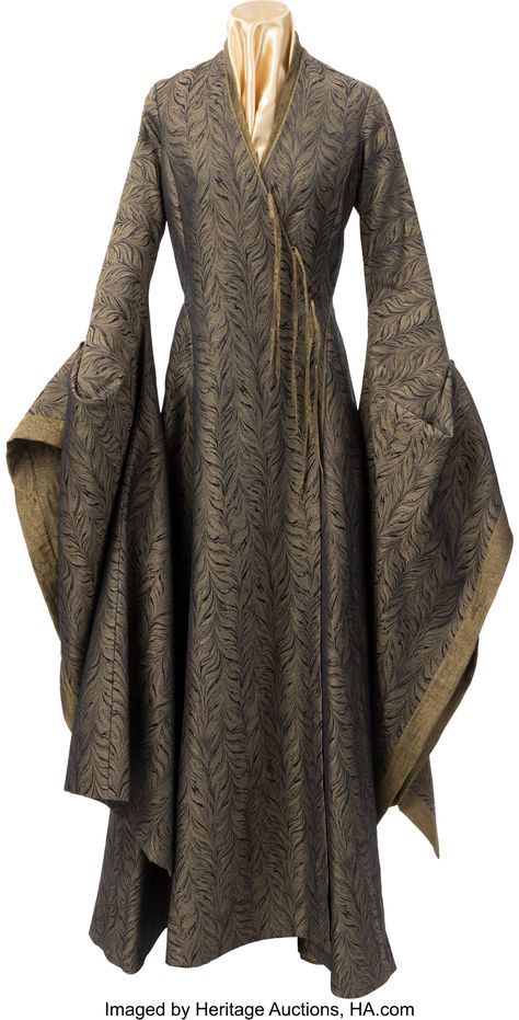 Cersei Lannister (Lena Headey) Feather Kimono from Game of Thrones | Lot #89377 | Heritage Auctions Game Of Thrones Outfits Inspiration, Lannister Inspired Dress, Game Of Thrones Cersei Dress, Game Of Thrones Fashion, Cersei Lannister Outfit, Game Of Thrones Costume Design, Lannister Fashion, Feather Kimono, Cersei Lannister Armor Dress