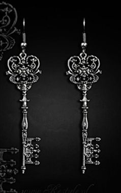 Kates Clothing  ca. 11 Pfund Restyle Clothes, To Wonderland, Evening Jewelry, Neo Victorian, Key Jewelry, Goth Jewelry, Gothic Clothing, Key To My Heart, Gothic Wedding