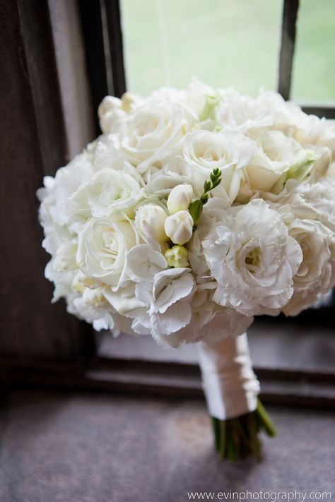 Lisianthus Bouquet, Ivory Hydrangea, Purple And Burgundy, White Freesia, Simple Wedding Bouquets, Wedding Bouquet Ideas, Bright Bouquet, White Rose Bouquet, Bridal Bouquet Flowers