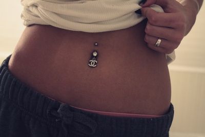 i wish Navle Piercing, Belly Button Piercing Cute, Bellybutton Piercings, Belly Button Piercing Jewelry, Belly Piercing Jewelry, Kei Visual, Early 2010s, Belly Piercing Ring, Cute Piercings