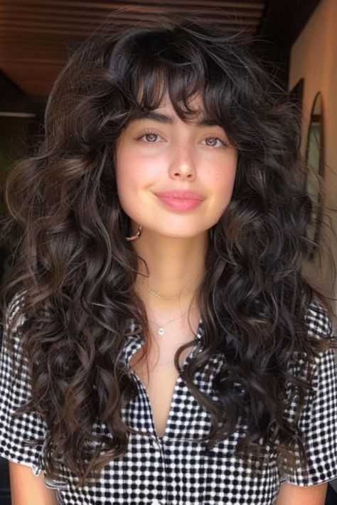 Natural Curly Hair Cuts, Curly Hair Photos, Haircuts For Wavy Hair, Long Layered Haircuts, Curly Hair Inspiration, Curly Hair With Bangs, Long Hair With Bangs, Haircuts With Bangs, Curly Hair Cuts