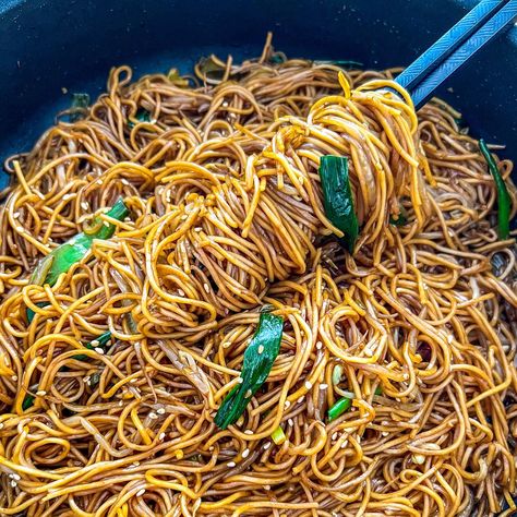 Hong Kong Fried Noodles, Hong Kong Noodles Recipes, Hong Kong Style Pan Fried Noodles, Asian Noodles With Spaghetti, Hong Kong Food Recipes, Hong Kong Recipes, Egg Fried Noodles, Hong Kong Style Noodles, Hong Kong Noodles