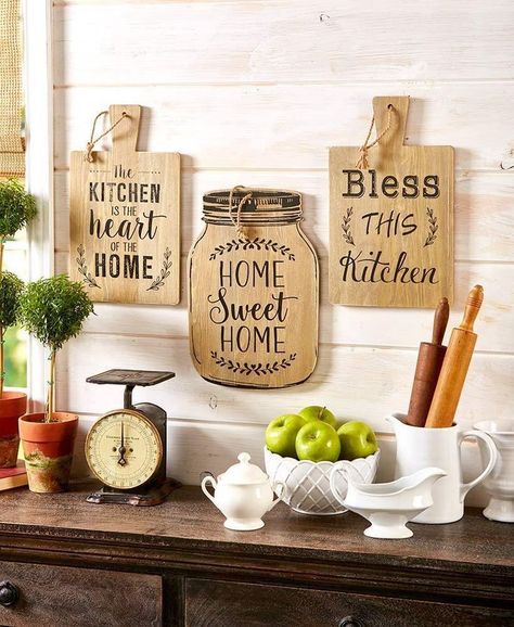 Kitchen Wall Decor Ideas (DIY and Unique Wall Decoration) #farmhousestyle #budget #diy #white #modern #rustic #creative #simple #pictures #traditional #large #small #contemporary #elegant #vintage White Wreaths, Dapur Rustic, Do It Yourself Decoration, Kitchen Wall Hangings, Rustic Mason Jars, Classic Kitchen, Simple Kitchen, Kitchen On A Budget, Country House Decor