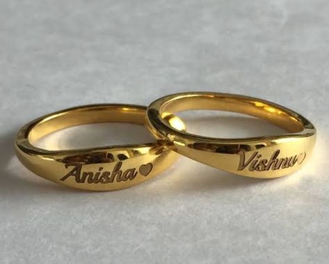 Engagement Rings For Couple In Gold, Engagement Rings Couple Name, Engagement Rings With Letters, Couple Initial Rings Gold, Couple Finger Rings Gold, Couple Ring Design With Name, Wedding Ring Name Design, Gold Ring Name Design, Couple Ring For Engagement