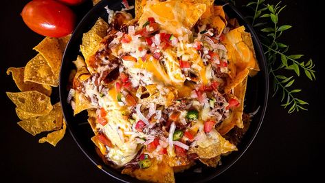 5 easy-to-make snacks recipes that go perfectly well with whiskey | GQ India Gluten Free Nachos, Nachos Recept, Cheesy Nachos, Black Bean Dip, Pork Nachos, Superbowl Snacks, Nachos Recipe, Nacho Cheese, Serious Eats