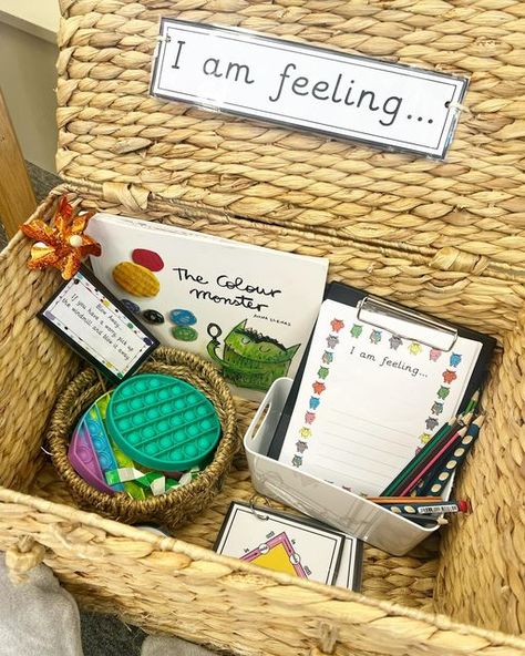 Feelings Area Eyfs, Calming Corner Eyfs, Year 1 Book Corner Ideas, Emotions Area Eyfs, Feelings Corner For Kids, Time Out Corner Ideas, Calm Down Corner Classroom Preschool, Calm Area Eyfs, Calming Area In Classroom