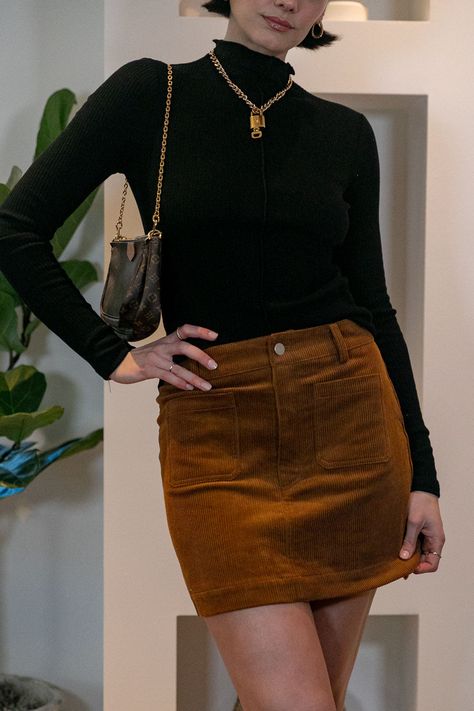 Brown Courdory Skirt Outfits, Courderoy Skirt Outfits Women, Brown Courdory Skirt Outfit, Black Corduroy Skirt Outfit, Brown Corduroy Skirt Outfit, Cord Skirt Outfit, Short Velvet Skirt, Velvet Skirt Outfit, Corduroy Skirts