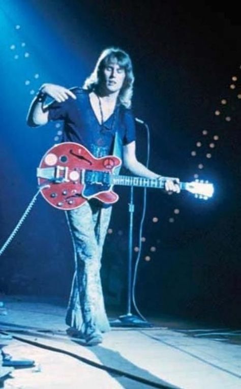 Alvin Lee Woodstock 1969 "Big Red" 1958 Gibson ES 335 Alvin Lee, Woodstock Music, Woodstock 1969, Woodstock Festival, Blues Artists, Music Pics, Blue Maxi Dress, Guitar Hero, Blue Maxi