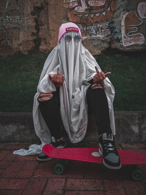 Ghost Foto Best Friend, Friend Group Pictures, Best Friend Challenges, Friend Challenges, Friend Pictures Poses, Fotos Aesthetic, Bff Photoshoot Poses, Bff Photoshoot, Best Friend Photos