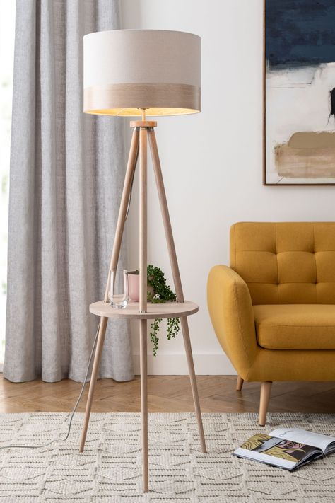 Armchair Corner, Tripod Floor Lamp Living Rooms, Diy Floor Lamp, Creative Flooring, Lampe Diy, Stylish Floor Lamp, Diy Lampe, Wooden Floor Lamps, Floor Lamp With Shelves