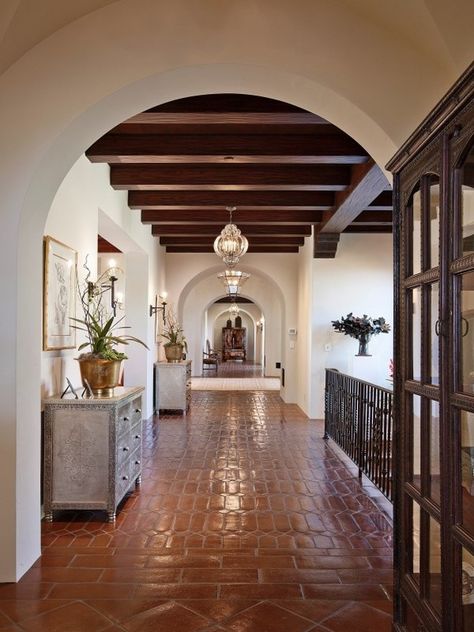 Hallway Modern Spanish Style Homes Interior, Modern Spanish Decor, Modern Spanish Style Homes, Spanish Style Home Interior, Spanish Interior Design, Modern Spanish Style, Spanish Style Bathrooms, Boho Glam Home, Spanish Style Kitchen