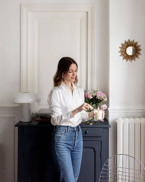 Fact: Levi's 501s Are the Favourite Jeans of French Women | Who What Wear UK Levis 501 Women Outfits, Best Levis Jeans, Levi 501 Outfit, Levi 501 Jeans Women Outfit, Best Levis Jeans For Women, Levis Women Outfits, Levi 501 Jeans Women, Parisian Jeans, 501 Outfit