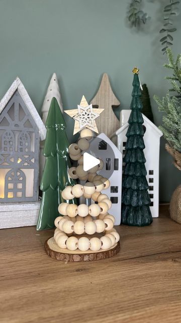 Bead Xmas Tree, Wooden Bead Trees, Wire Bead Christmas Tree, Beaded Christmas Tree Diy, Wooden Bead Tree, Wood Beads On Christmas Tree, Bead Tree Diy, Wood Bead Christmas Tree, Wood Bead Ornaments Diy