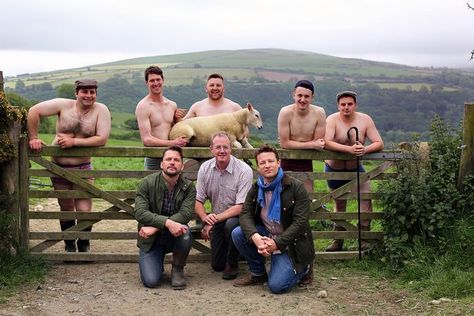 Robert Vaughan (centre front) with chefs Jamie Oliver (right) and Jimmy Doherty (left) and a few hardy young farmers Country Boys, Jamie Oliver, Chef Jamie Oliver, Young Farmers, Celebrity Chefs, Christmas Cake, Farmer, Chef, Meat