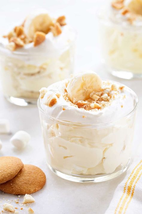 Banana Cream Pie Fluff - My Baking Addiction Banana Cream Pie Fluff, Banana Pudding From Scratch, Banana Cream Pudding, Homemade Banana Pudding, Fluff Recipe, Fluff Desserts, Dessert Simple, Huevos Fritos, Banana Cream Pie