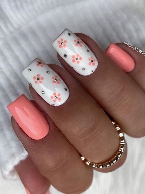 2024 Trending Summer Peach Nails: Pastel, Coral Glitter Designs for Short & Almond Shapes 2024 Short Nails Ideas, Spring Colors 2024 Nails, Spring Summer Nails 2024 Almond, Fun Neutral Summer Nails, Summer Gel Nail Designs 2024, Summer Nail Art Designs 2024, 2024 Summer Nail Ideas, Summer Nail Design 2024, Coral Nails Ideas