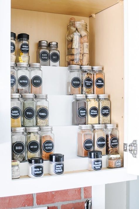 The Best DIY Hack for Organizing Spices in a Cabinet - Build a DIY tiered spice rack and get your spice cabinet organized! This organization hack uses the vertical space of your cupboard to keep your countertop and drawer space clear while making it easy to see all of your spices. Paint yours white or stain it for a rustic or vintage look. Other DIY organization ideas in this post too!#diyorganizationideas #diyorganization#spicerack #diy Classy Spice Rack Ideas, Spice Ideas Storage, Spice Rack Cabinet Organization, Narrow Spice Cupboard Organization, Cheap Spice Organization, Diy Tiered Spice Rack, Cute Spice Organization, Spice Organization On Counter, Large Spice Jar Organization