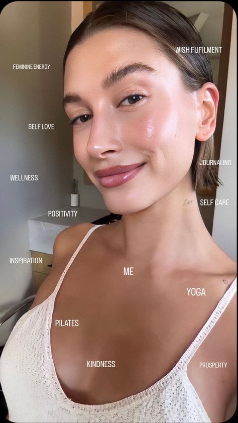 Hailey Bieber Clean Girl Aesthetic, Hailey Bieber Skin Aesthetic, Hailey Bieber Diet Plan, Hailey Bieber Self Care, Hailey Rhode Bieber, Hailey Bieber Lifestyle, Hailey Bieber Pilates, Feminine Wellness Aesthetic, Hailey Bieber Diet